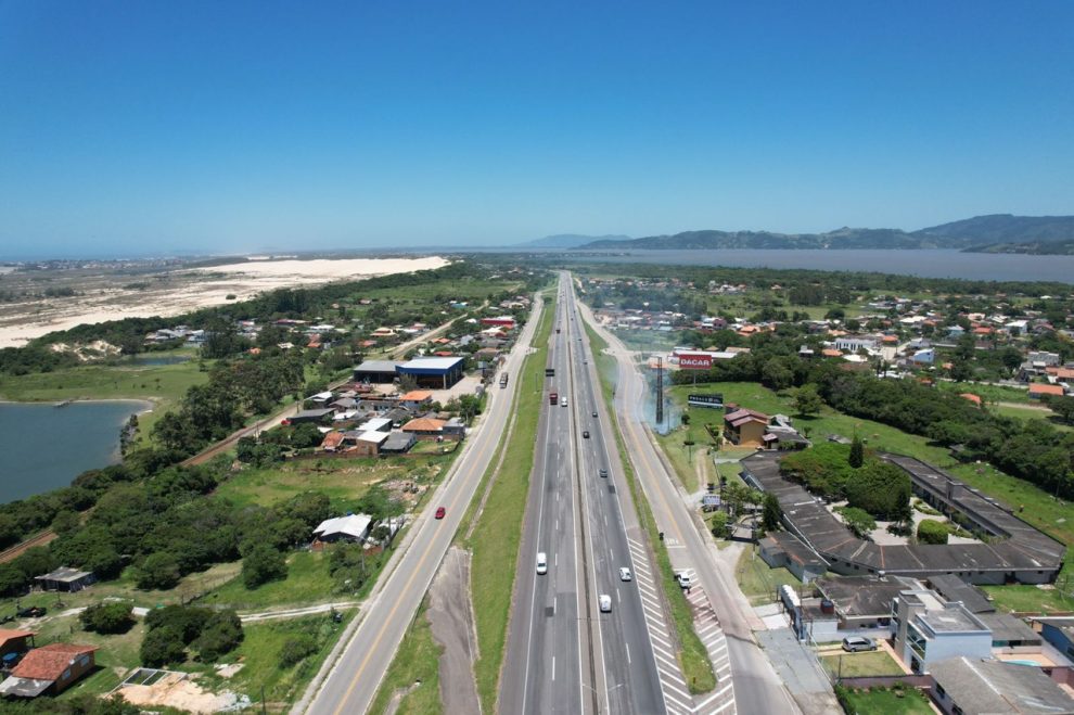 com estimativa de 600 mil veiculos trafegando pela br 101 ccr viacosteira reforca equipes e realiza operacao especial de final de ano whatsapp image 2021 12 29 at 07.11.12