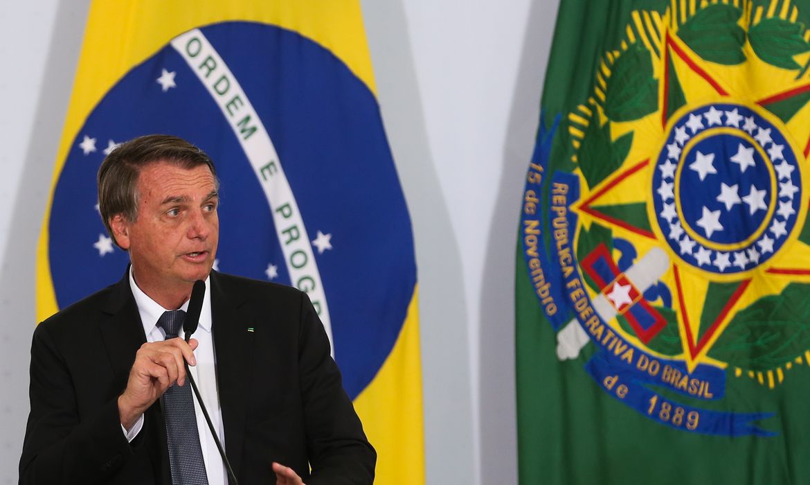 presidente e internado em sao paulo com desconforto abdominal auxilio gas vac abr 0212214644