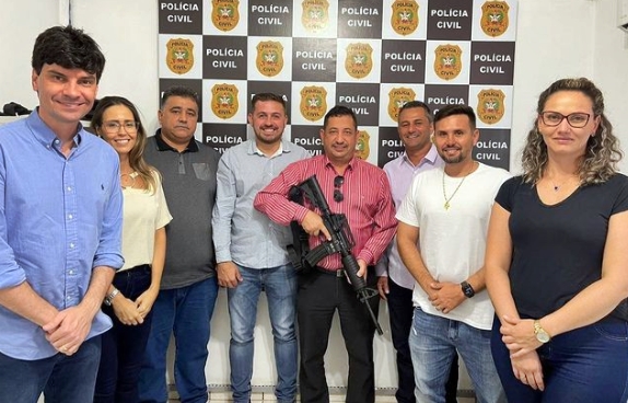 governo municipal realiza entrega de carabina a policia civil de cocal do sul arma