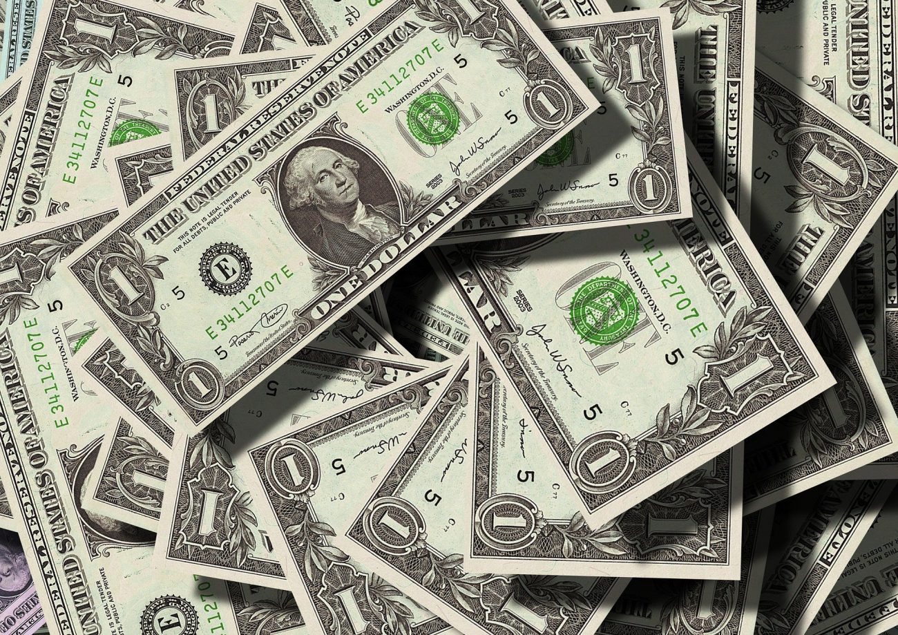 nova lei de cambio muda limite para turistas de 10 mil reais para 10 mil dolares ao entrar e sair do pais dollars gfb45c3485 1920