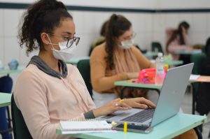 unibave oferece centenas de oportunidades para estudantes com bolsas de ate 100 saladeaula