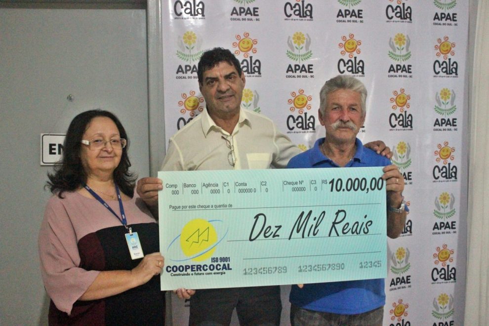 coopercocal realiza a doacao de r 10 mil para a apae cocal do sul img 9313 1