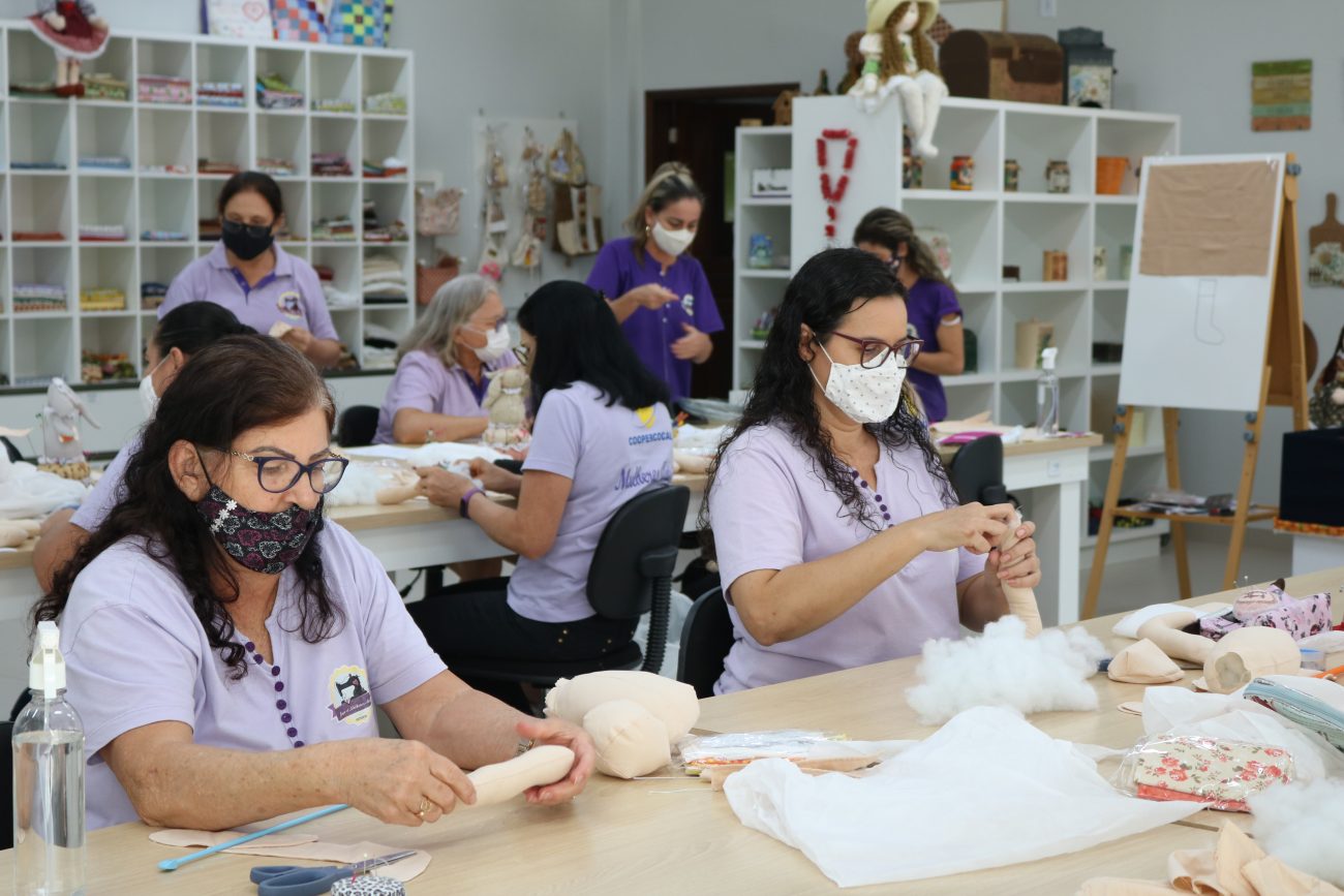 mulheres artesas da coopercocal iniciam atividades 5 1 1