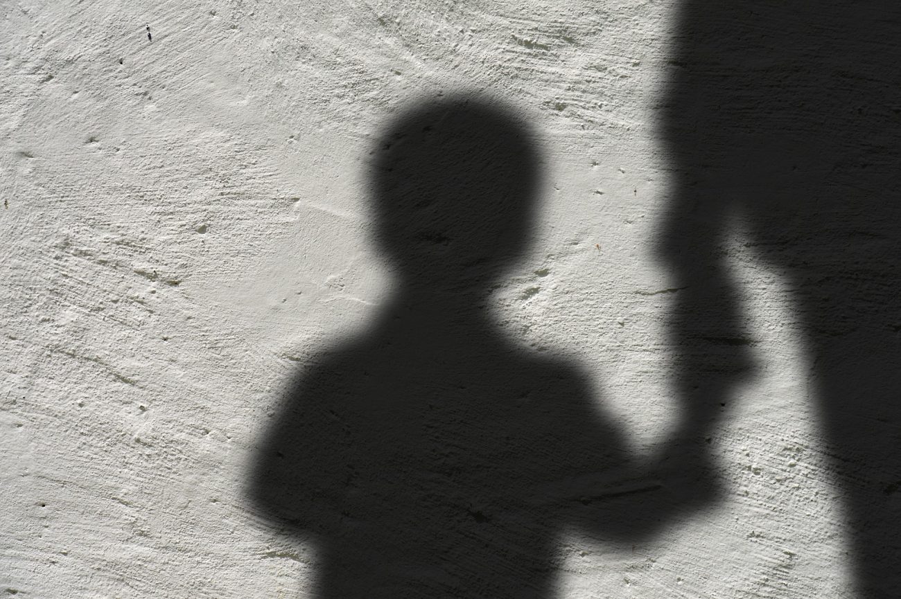 senado aprova pl que aumenta pena para violencia contra criancas silhouette gcf70f5e5c 1920