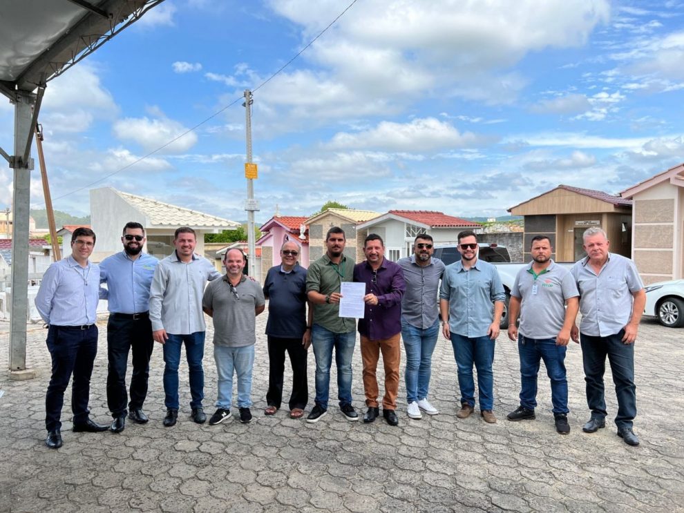 strongtumulos com qr code prefeito de cocal do sul apresenta como sera a nova administracao do cemiterio municipalstrong 14.48.41