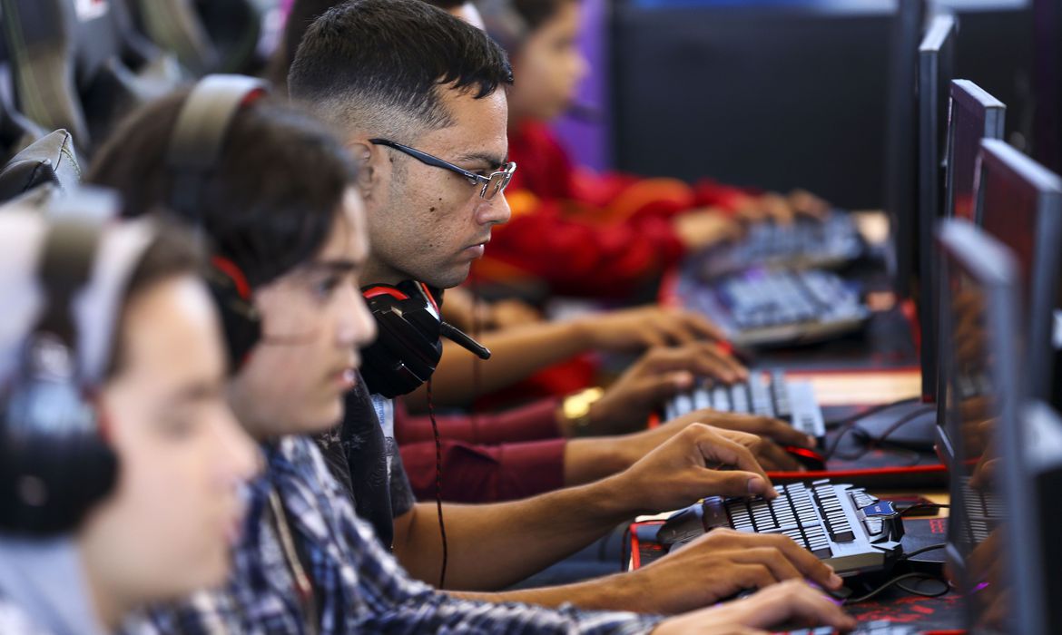 aprendizagem 7 milhoes de jovens entre 15 e 24 anos nao estudam nem trabalham diz pnad jovem aprendiz