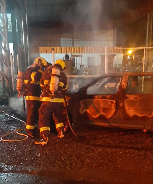 veiculo pega fogo em cocal do sul whatsapp image 2022 04 12 at 07.43.45 e1649770394399