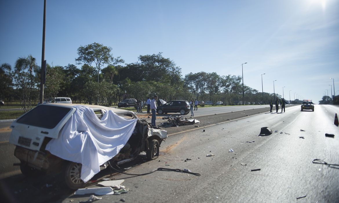 em 2021 5 mil pessoas morreram em 64 mil acidentes de carro acidente de transito abr 260620145821