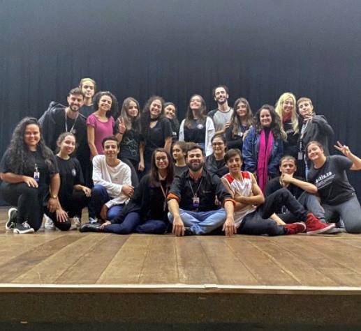 teatro jonatas joao rompe barreiras e apresenta o maior espetaculo musical gratuito ja produzido na regiao sul catarinense cats