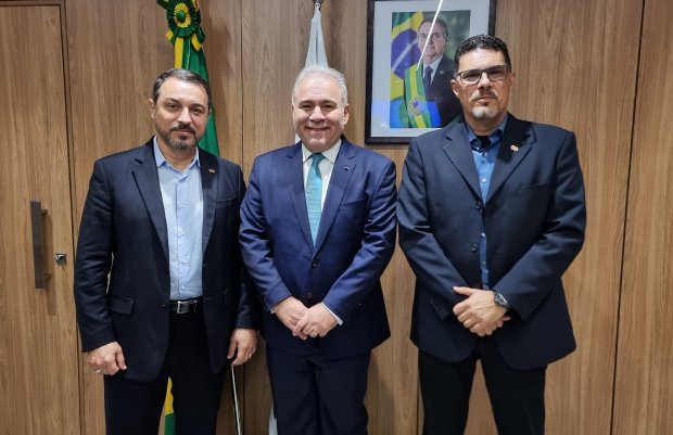 governador debate expansao de leitos de uti neonatais e pediatricas no ministerio da saude red
