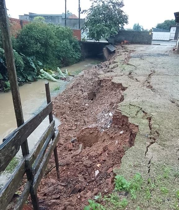 strongdeslizamento de muro e registrado em cocal do sulstrong 15.53.56 e1656171043503