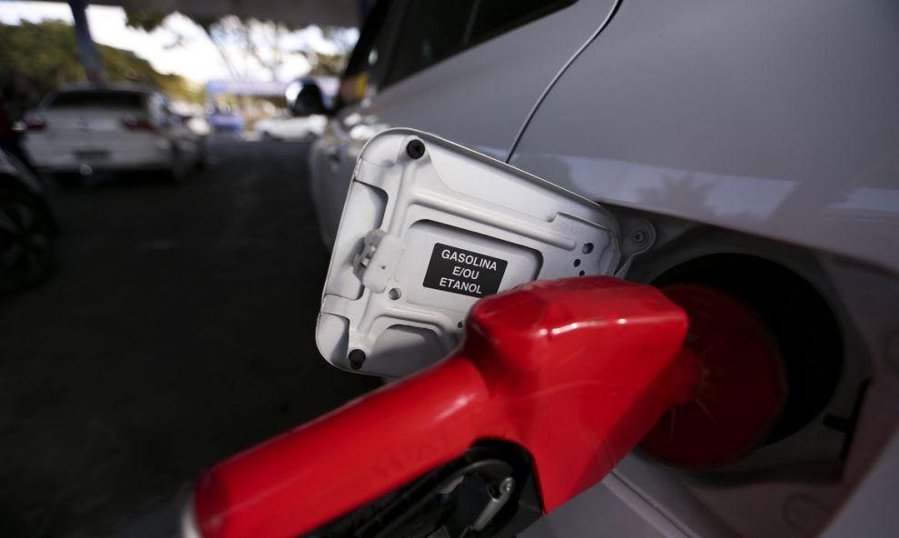 petrobras reduz preco de venda da gasolina para distribuidoras gasolina