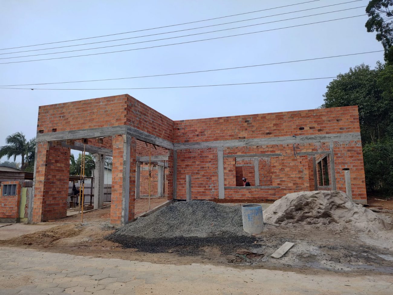 strongbotijoes de gas sao furtados em creche em cocal do sulstrong 16.33.26
