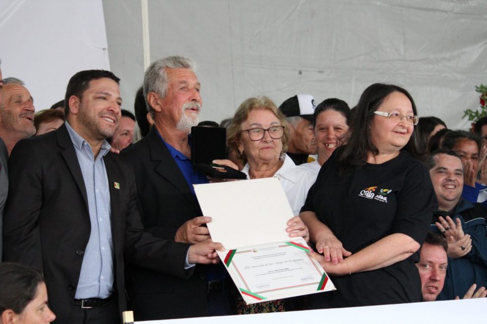 apae cocal do sul recebe titulo de honra ao merito cocalfest segunda de manha 26 por ana 118