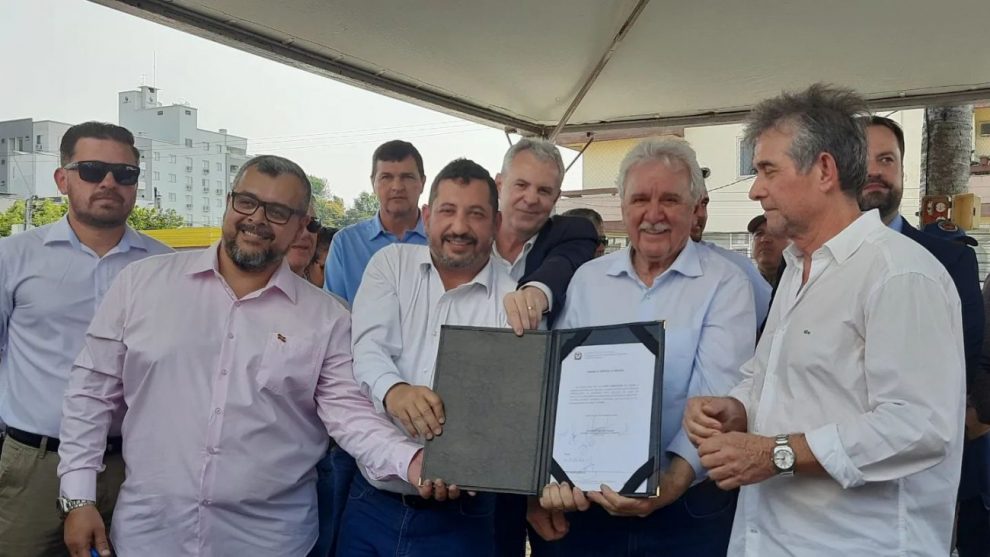 assinada ordem de servico para inicio da obra de duplicacao da sc 108 e anel viario de cocal do sul whatsapp image 2022 09 09 at 08.51.35 1