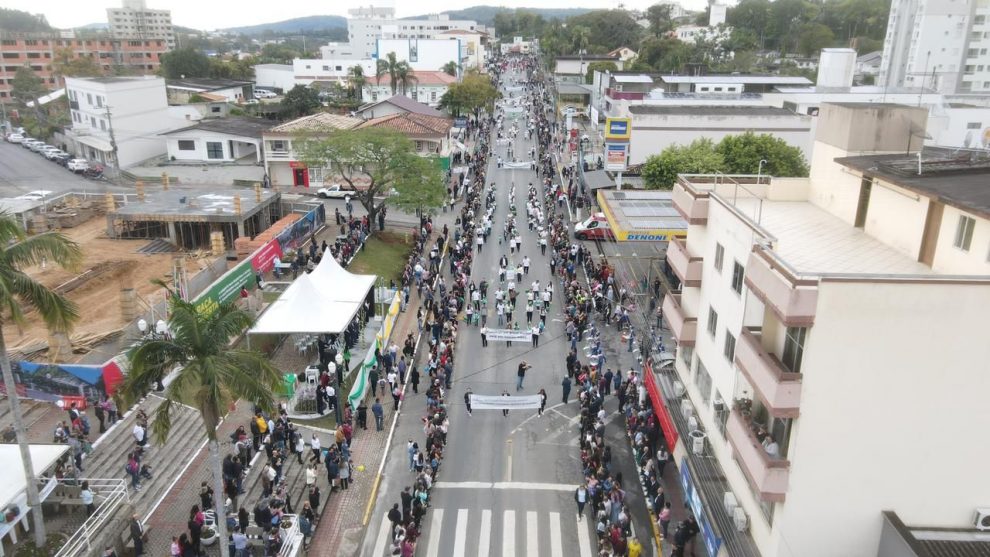 desfile civico e marcado por emocao e grande presenca de publico em cocal do sul whatsapp image 2022 09 07 at 18.31.43 1