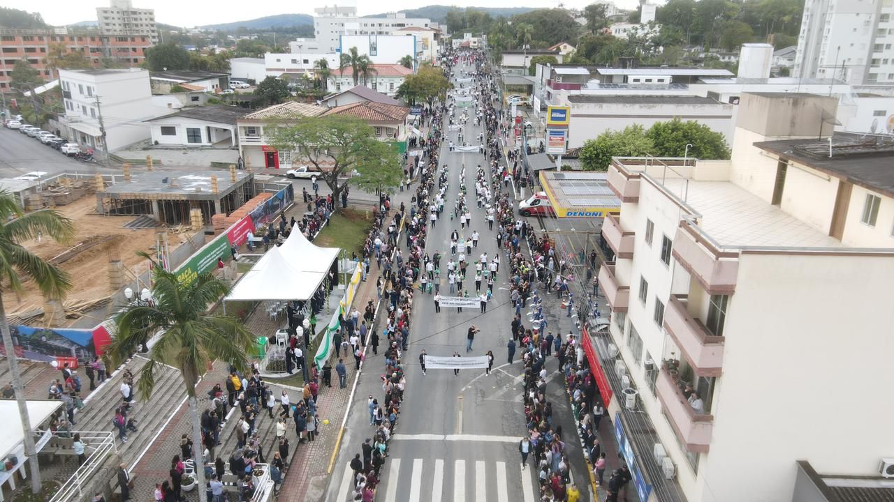 desfile civico e marcado por emocao e grande presenca de publico em cocal do sul whatsapp image 2022 09 07 at 18.31.43 1