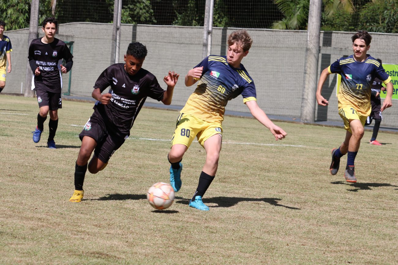 Sucesso no primeiro Festival Coopercocal de Escolinha de Futebol Suíço -  Cocal 360