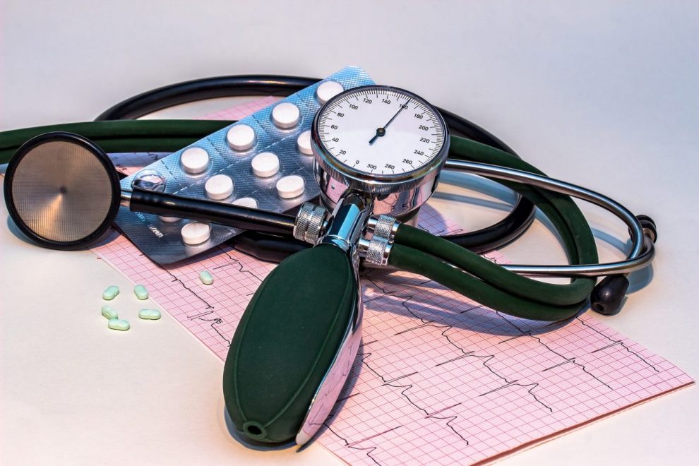 doencas cardiovasculares prevenir e o melhor tratamento contra a doenca mais letal da humanidade blood pressure monitor 1952924 1920