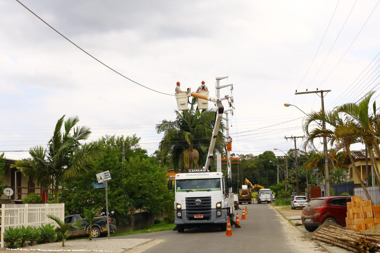 linha de transmissao da coopercocal cabos comecam a ser lancados 1 2