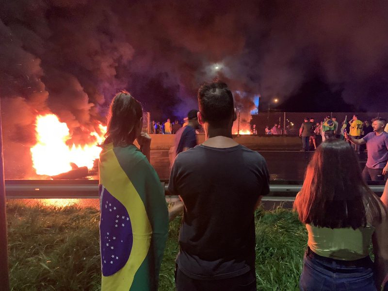sc tem 18 pontos de interdicao em rodovias federais apos vitoria de lula veja a lista br 101 bloqueio joinville 5 800x600 1