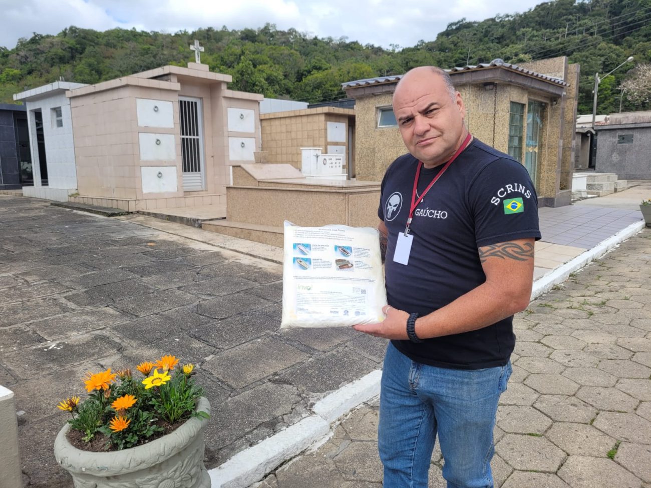 strongconforme lei municipal cemiterios de urussanga passam a exigir o uso de invol em todos os sepultamentosnbspnbspstrong invol por ana paula nesi 1