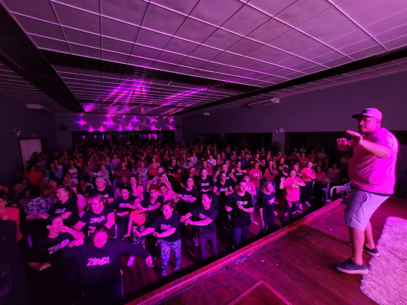 strongolha ela evento reuniu centenas de mulheres na noite desta quarta feira em urussanganbspstrong olha ela 2022 por ana paula nesi 2