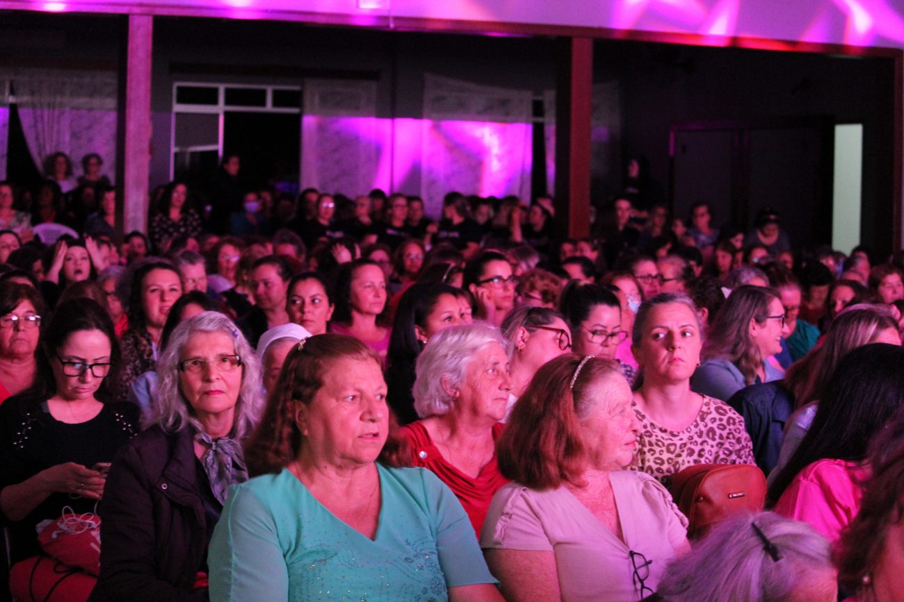 strongolha ela evento reuniu centenas de mulheres na noite desta quarta feira em urussanganbspstrong olha ela 2022 por ana paula nesi 6