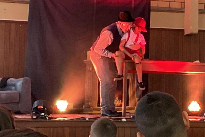 strongpinoquio peca teatral encantou alunos da escola alda brognoli marcon em urussanganbspstrong teatro pinoquio pmu alda brognoli divulgacao 1