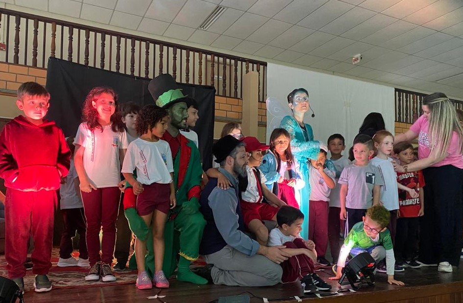strongpinoquio peca teatral encantou alunos da escola alda brognoli marcon em urussanganbspstrong teatro pinoquio pmu alda brognoli divulgacao 3