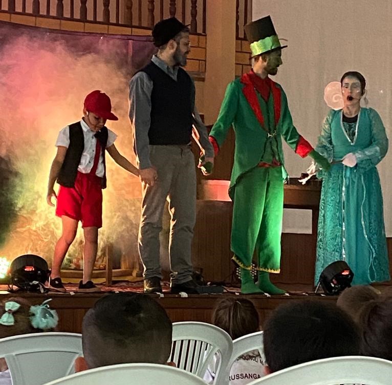 strongpinoquio peca teatral encantou alunos da escola alda brognoli marcon em urussanganbspstrong teatro pinoquio pmu alda brognoli divulgacao 4