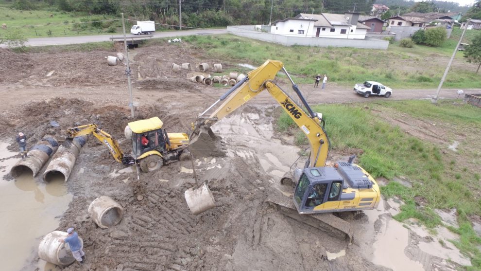 iniciada terraplanagem para instalacao de usina de asfalto do cim amrec em forquilhinha escavadeira