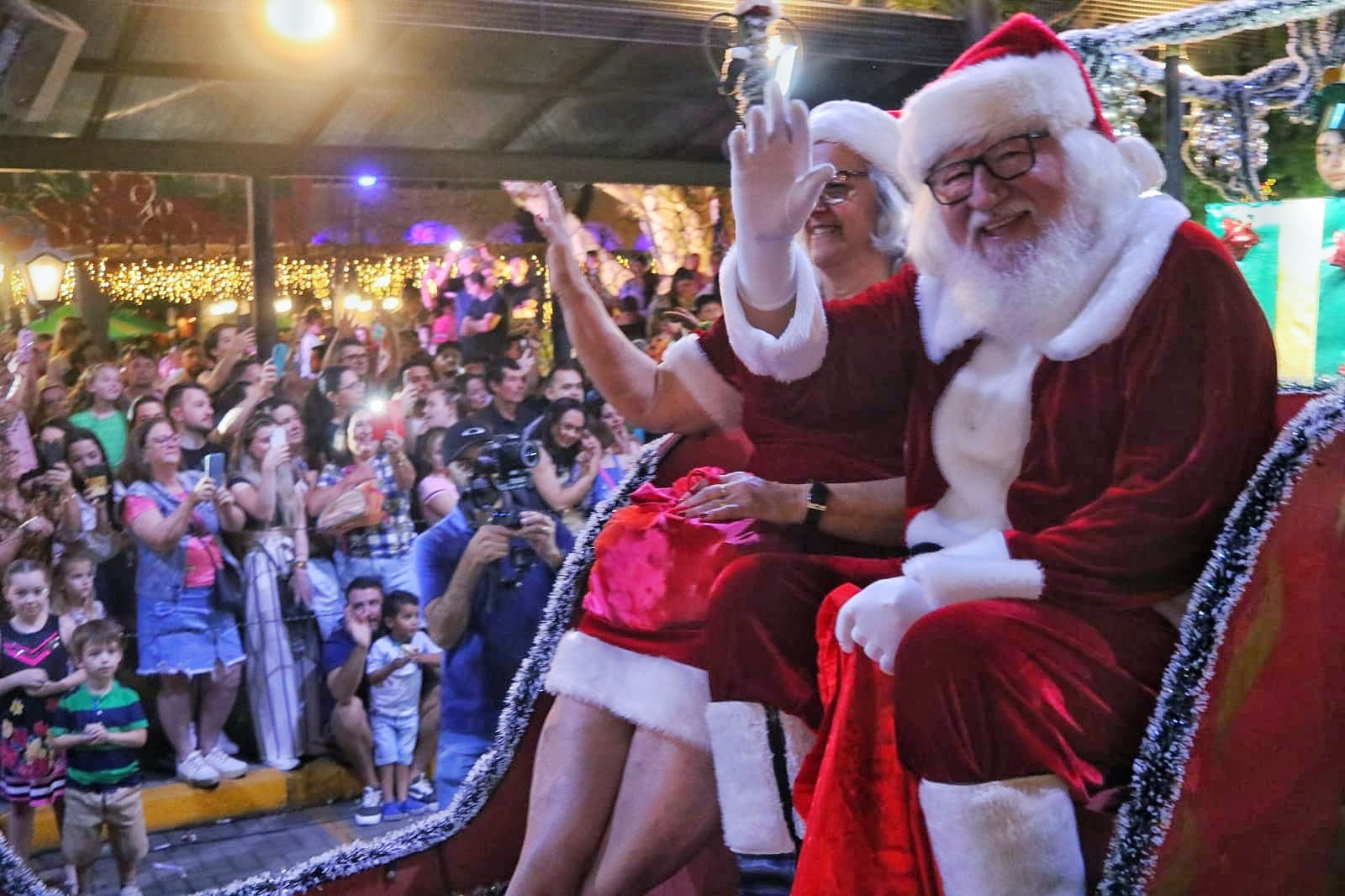 milhares de pessoas acompanham a chegada do papai noel em nova veneza whatsapp image 2022 11 21 at 07.30.26