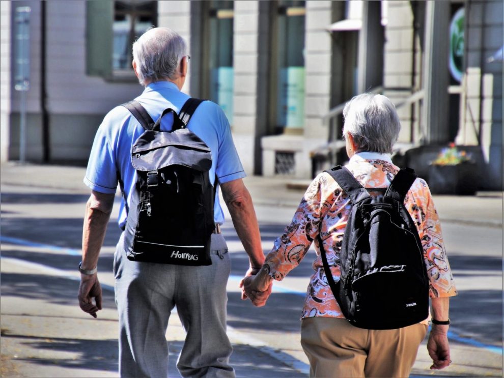 prioridade especial pessoas com mais de 80 anos tem preferencia entre os outros idosos senior 3336451 1920