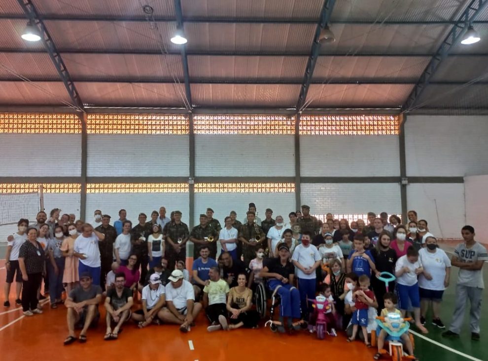 banda do 28o gac traz musica e alegria para os alunos da apae cocal do sul 28o gac na apae cocal divulgacao 4