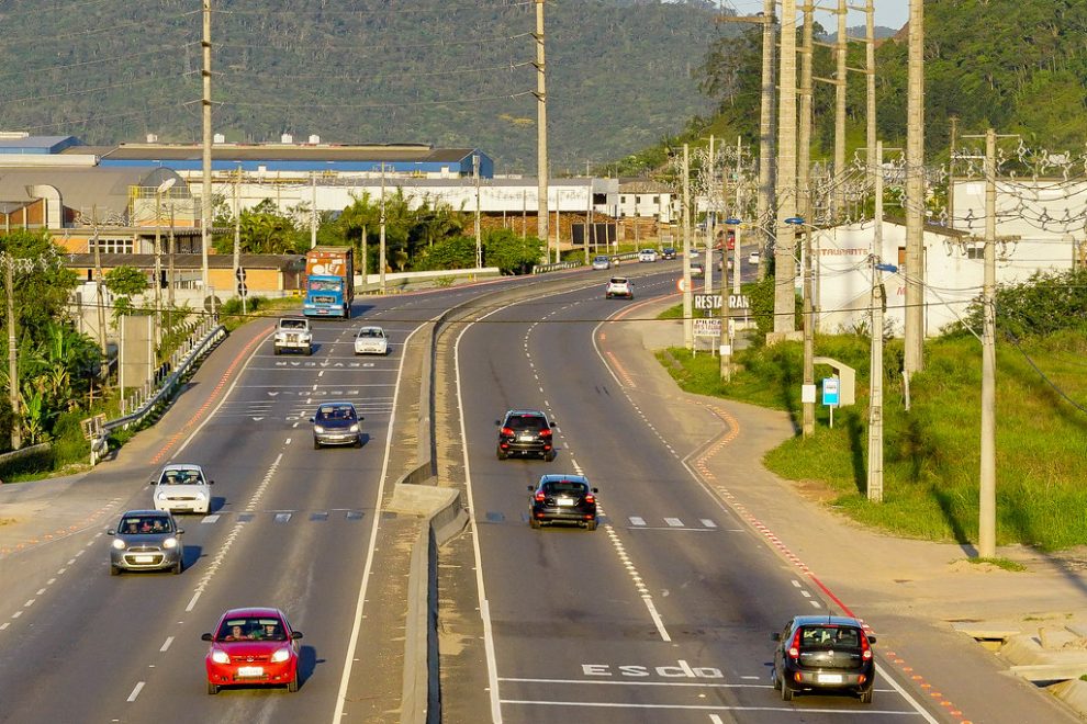 detransc elabora manual de instrucoes para condutores estrangeiros rodovia