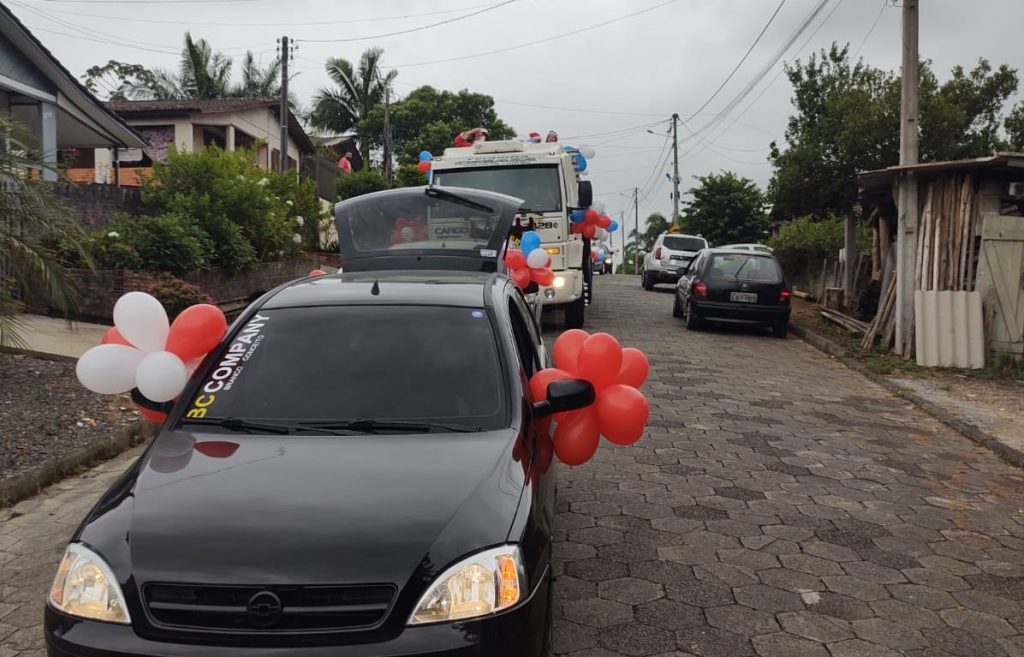 emstrongleo clube distribui presentes doces e alegria pelas ruas de cocal do sulnbspstrongem natal soleodario divulgacao 1
