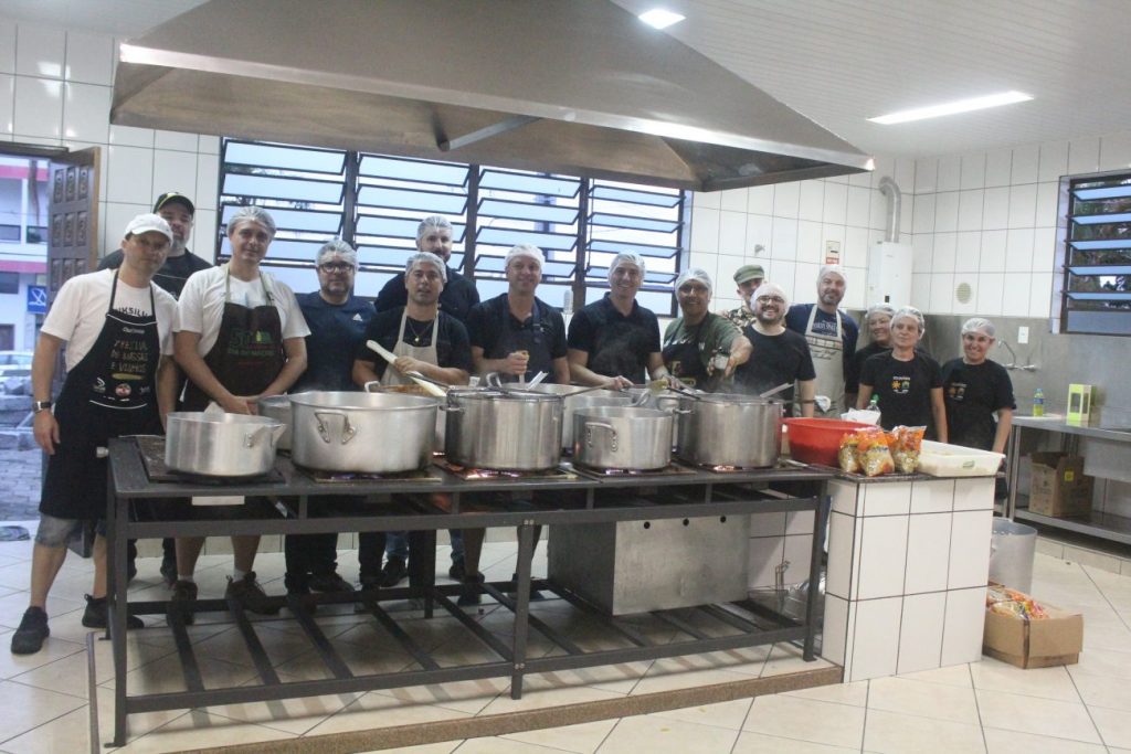 strongbrdiversao e uniao marcam festa de natal da apae cocal do sulnbspnbspstrong img 4044 1