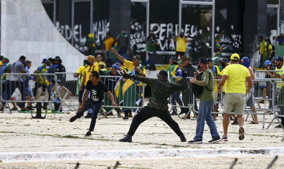 moraes mantem prisao de 354 investigados por atos antidemocraticos manifestacao mcamgo abr 080120231818 9