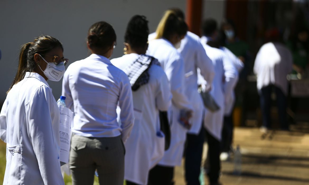 brasil tem 546 mil medicos proporcao e de 256 por mil habitantes revalida mcamgo abr 100720211818 7