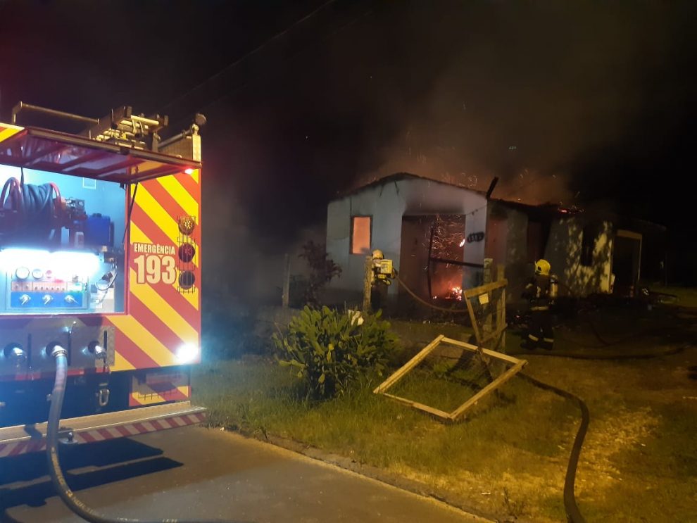 casa e destruida pelo fogo no jardim elizabeth img 20230216 wa0001