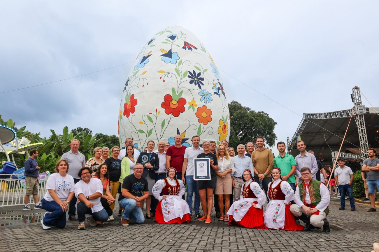 pascoa santa catarina tem o maior ovo decorado do mundo com pomerode novamente no guinness world records whatsapp image 2023 02 18 at 18.06.15