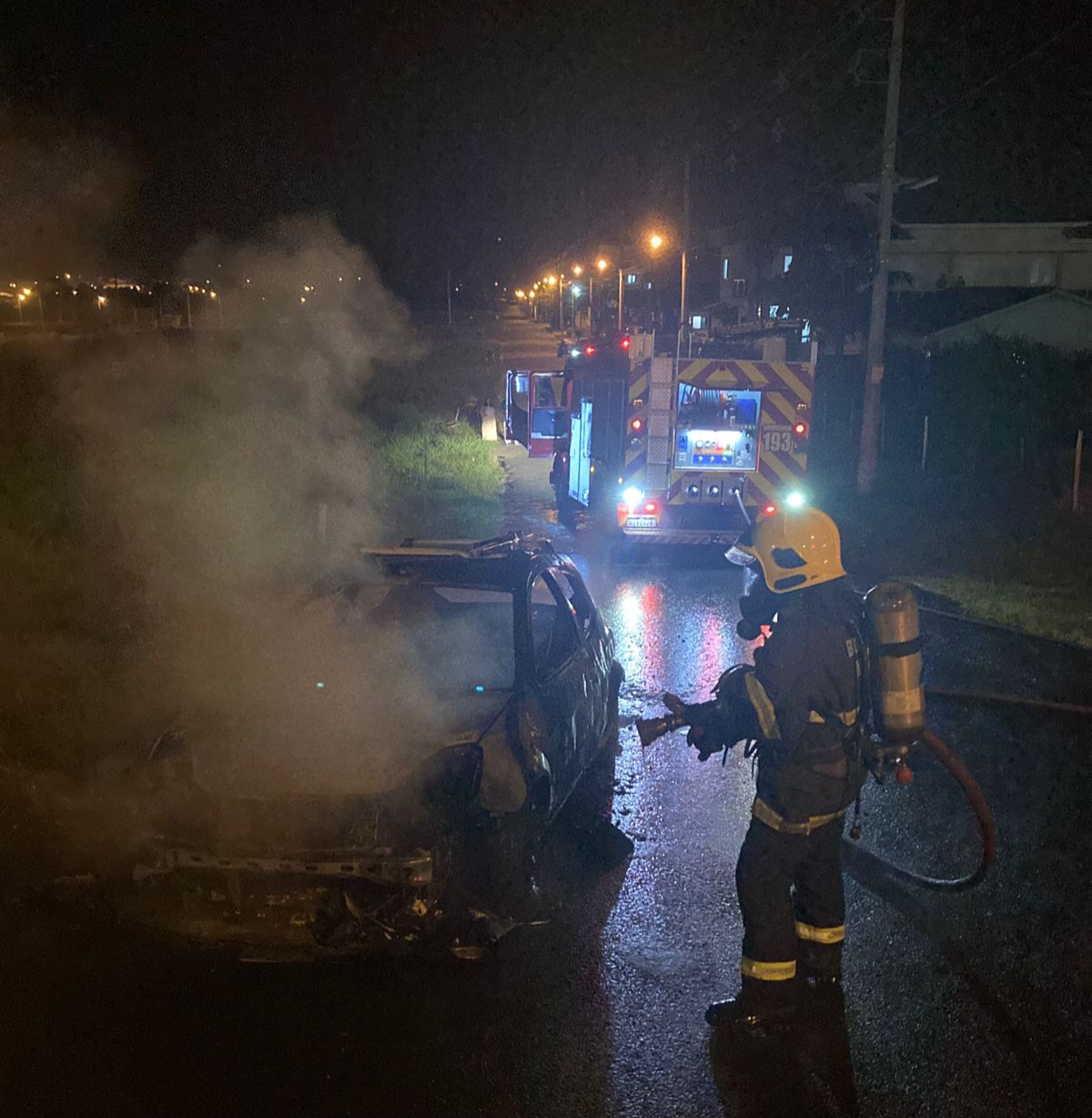 carro e destruido pelo fogo em cocal do sul img 20230319 wa0004