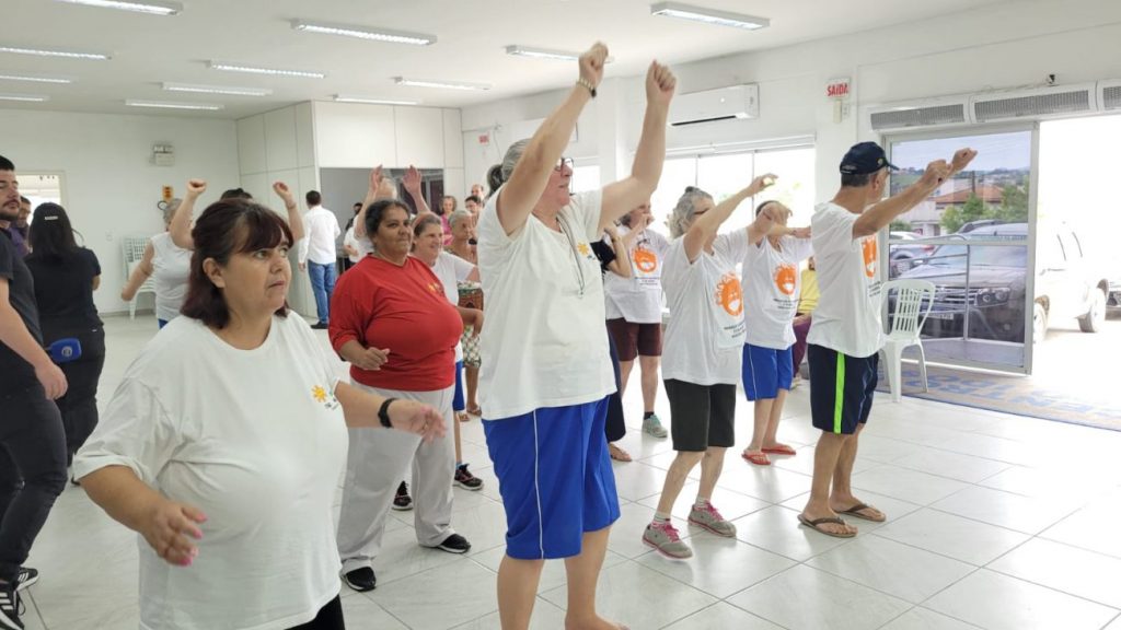 idosos da apae cocal do sul participam de atividades no centro dia do idoso apae cocal no centro dia por ana paula nesi 3