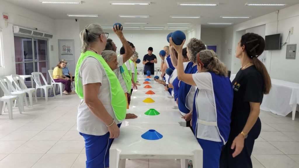 idosos da apae cocal do sul participam de atividades no centro dia do idoso apae cocal no centro dia por ana paula nesi 9 1