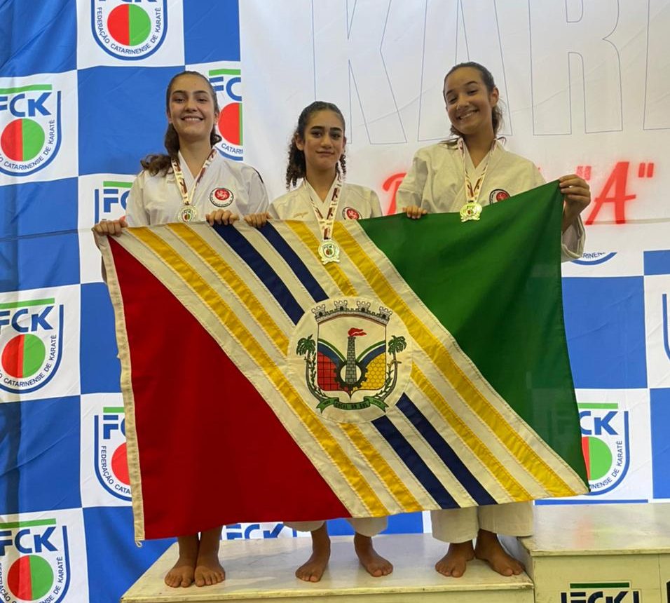 strongcocal do sul conquista 13 medalhas em campeonato de karatestrong 11.53.03 e1678189194724