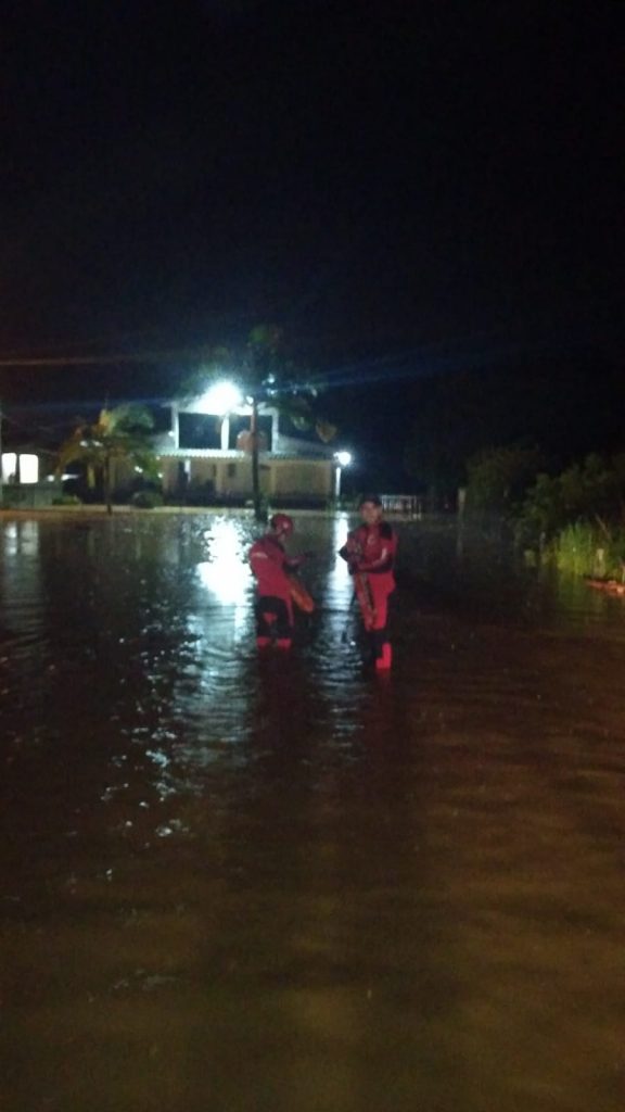 strongdefesa civil de urussanga trabalha para atender ocorrencias causadas pela forte chuvastrong whatsapp image 2023 03 06 at 04.30.44