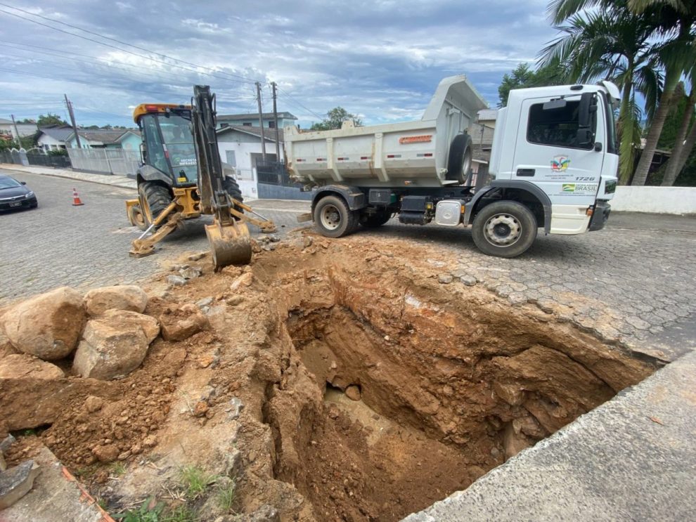 strongsecretaria de infraestrutura realiza trabalho de drenagem na ponte do cristo reistrong 13.26.45