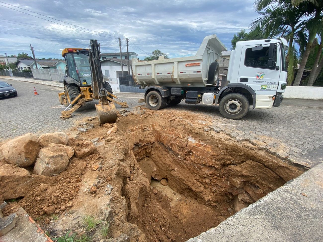 strongsecretaria de infraestrutura realiza trabalho de drenagem na ponte do cristo reistrong 13.26.45
