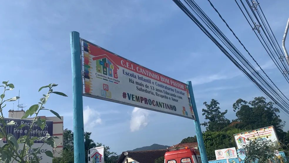 ataque a creche blumenau cancela aulas na rede municipal e estadual de ensino pm faz varredura em outras unidades cantinho bom pastor escola alvo de ataque em sc